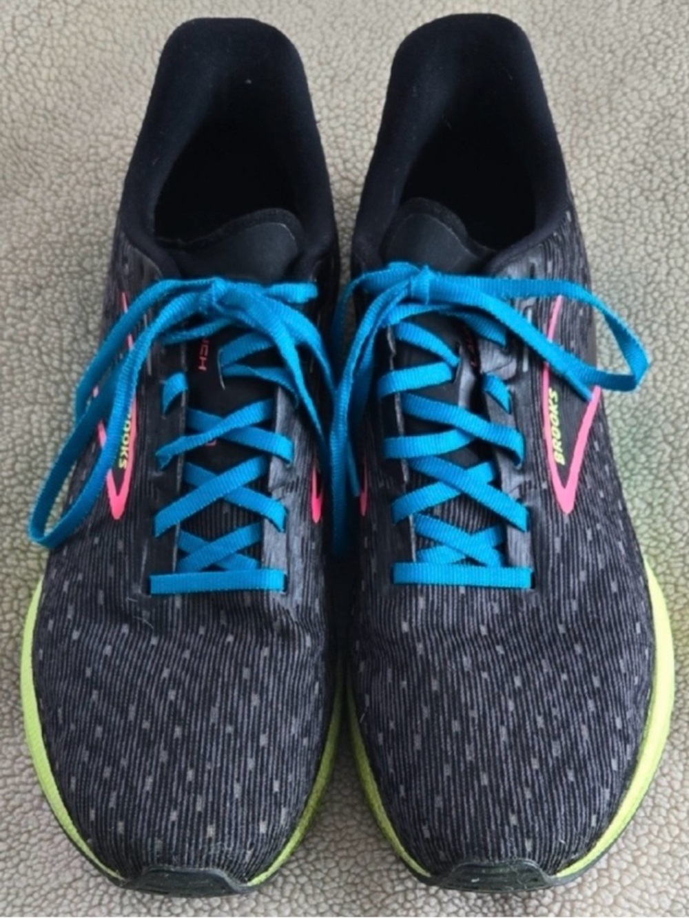 Brooks Men’s Launch 10 shoes! Neon/lime green! Size 11.5 Medium D! GUC!